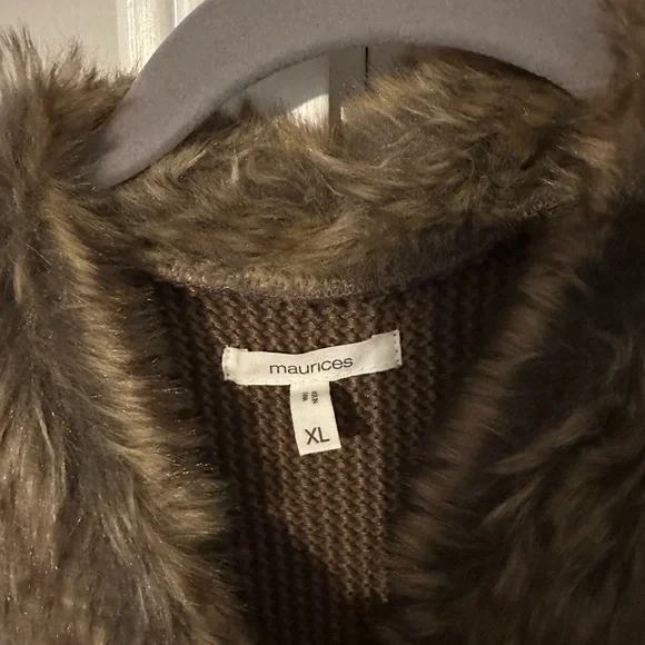 Maurices Brown Vest Faux Fur with sweater material backside. Women’s size XL - Picture 2 of 12